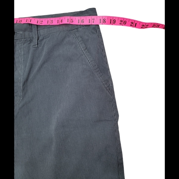 (M) Guess Shorts Grey Striped (Men) - Picture 5 of 8